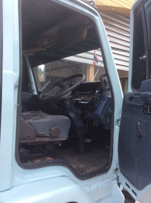 ISUZU 10ล้อRocky 175 แรง ยาว 7.2 ม. (ยาวพิเศษรถห้างแท้) กะบะพื้นปูสแตนเลส ตีนเป็ด ครัทซีดี เครื่องดี ยางดี ขาย 700,000 บาท