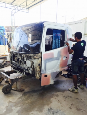 รับ เคาะ เก็บผุ ทำสี เพนท์ลาย ตัวถังรถบรรทุก