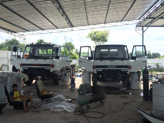 รับ เคาะ เก็บผุ ทำสี เพนท์ลาย ตัวถังรถบรรทุก