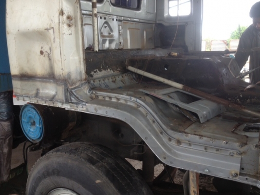 รับ เคาะ เก็บผุ ทำสี เพนท์ลาย ตัวถังรถบรรทุก