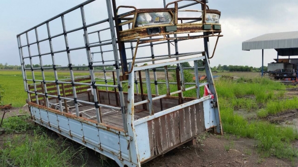 ต้องการขายกระบะมีคอก NKR