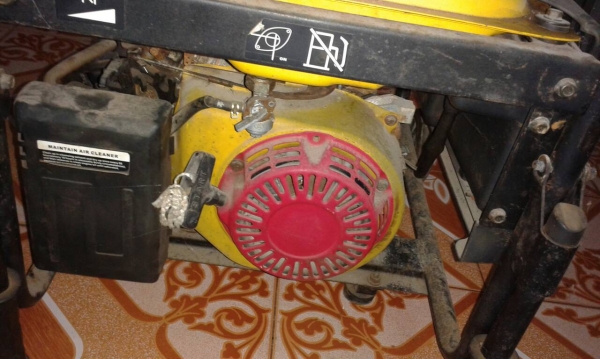 ขายเครื่องปั่นไฟฟ้า 2 รุ่น 2 เครื่อง 12000