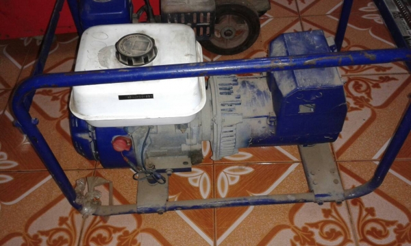 ขายเครื่องปั่นไฟฟ้า 2 รุ่น 2 เครื่อง 12000