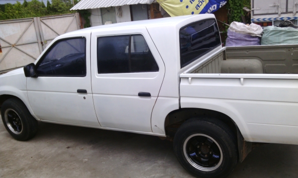 ขายนิสสัน4ประตู เครื่อง3s เกียร์ออโต้ แอร์เย็น พวงมาลัยเพาเวอ