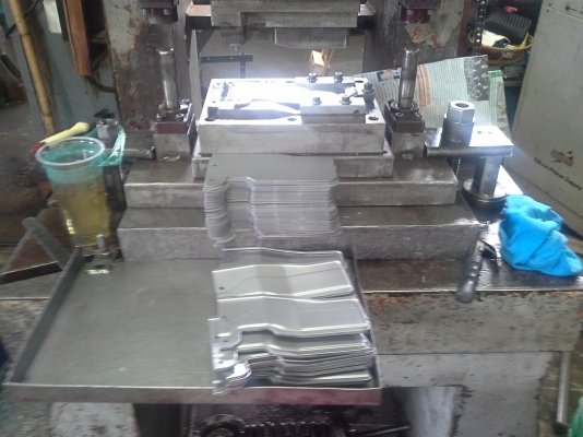 เครื่องปั๊ม 80 ตัน เก็กม๊อ รุ่นร้อยเพลา พร้อมใช้งาน ยังใช้งานอยู่ประจำ