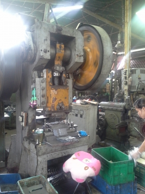 เครื่องปั๊ม 80 ตัน เก็กม๊อ รุ่นร้อยเพลา พร้อมใช้งาน ยังใช้งานอยู่ประจำ