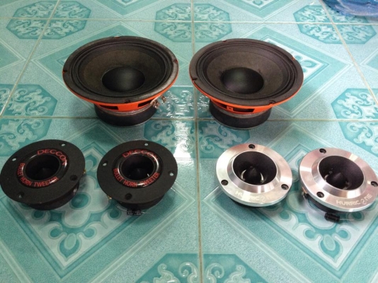 ยกกอง 1200 บาท มีกลาง6.5&quot;1คู่+แหลม2คู่. ใช้งานปกติเสียงดีไม่แตกไม่พร่า ไม่เคยซ่อม