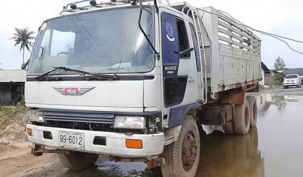 ขายรถ10ล้อดั้มสิงไฮเทค HINO3H ขายตามสภาพ 690,000.-