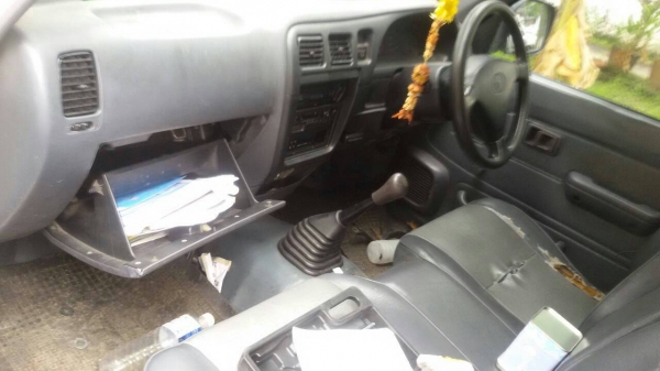 รถตู้แอร์ toyota D4D ปี03 ใช้งานปกติ แอร์มาก รถตู้แอร์ toyota D4D ปี03 ใช้งานปกติ แอร์มาก