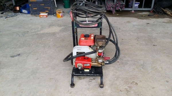 เครื่องฉีดยาแรงดัน พร้อมสายฉีด  เก่าญี่ปุ่น สภาพดี เครื่องพร้อมใช้งาน