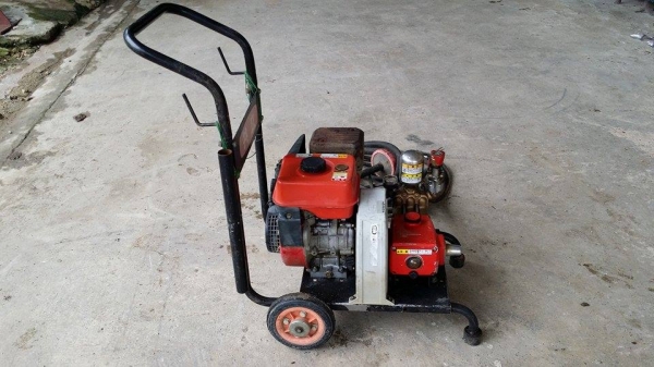 เครื่องฉีดยาแรงดัน พร้อมสายฉีด  เก่าญี่ปุ่น สภาพดี เครื่องพร้อมใช้งาน