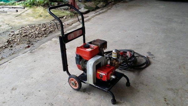 เครื่องฉีดยาแรงดัน พร้อมสายฉีด  เก่าญี่ปุ่น สภาพดี เครื่องพร้อมใช้งาน