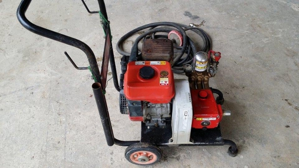 เครื่องฉีดยาแรงดัน พร้อมสายฉีด  เก่าญี่ปุ่น สภาพดี เครื่องพร้อมใช้งาน