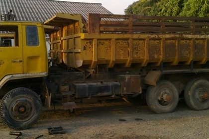 ขาย ISUZU 240 คันละ 700,000 บาท