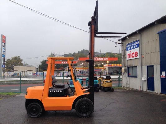 TOYOTA 2FD30 เสาสูง 3 เมตร ยังไม่เคยใช้งานในไทย TOYOTA 2FD30 เสาสูง 3 เมตร ยังไม่เคยใช้งานในไทย