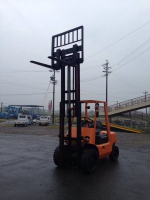 TOYOTA 2FD30 เสาสูง 3 เมตร ยังไม่เคยใช้งานในไทย TOYOTA 2FD30 เสาสูง 3 เมตร ยังไม่เคยใช้งานในไทย