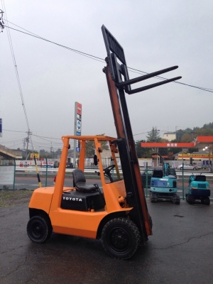 TOYOTA 2FD30 เสาสูง 3 เมตร ยังไม่เคยใช้งานในไทย TOYOTA 2FD30 เสาสูง 3 เมตร ยังไม่เคยใช้งานในไทย