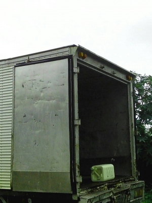 ขายรถบรรทุกตู้เปียก TOYOTA 300 135 แรงม้า ปี 2545 ราคา 280000