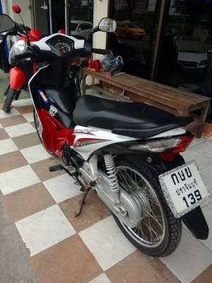 Honda Wave 110 i สีขาว แดง รถสวยปลายปี 2555 ขับดีจริง พร้อมใช้ ขายถูกๆ Honda Wave 110 i สีขาว แดง รถสวยปลายปี 2555 ขับดีจริง พร้อมใช้ ขายถูกๆ