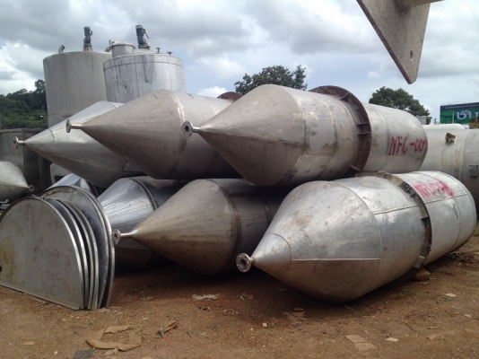 ขายถังสแตนเลส ทรงจรวด ขนาด 3,000 ลิตร มีทั้งหุ้มและไม่หุ้ม จำนวน 9 ใบ สวยทุกใบ ขายถังสแตนเลส ทรงจรวด ขนาด 3,000 ลิตร มีทั้งหุ้มและไม่หุ้ม จำนวน 9 ใบ สวยทุกใบ