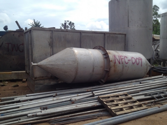 ขายถังสแตนเลส ทรงจรวด ขนาด 3,000 ลิตร มีทั้งหุ้มและไม่หุ้ม จำนวน 9 ใบ สวยทุกใบ