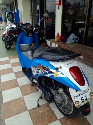 Honda Scoopy i สีขาว น้ำเงิน ลาย Active Boy รถอย่างสวย พร้อมใช้ Honda Scoopy i สีขาว น้ำเงิน ลาย Active Boy รถอย่างสวย พร้อมใช้