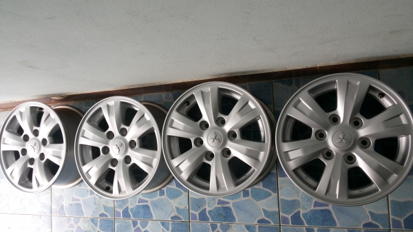 ไทรทันขอบ 16 ถอดป้ายแดง 4500บาท0892546528