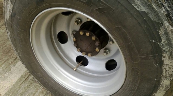 รถอีซูซุ 6 ล้อ รั้ว ( ไม่ดั้ม )  FTR  200 แรงม้า.  ปี 46 สนใจติดต่อ 081 - 6079515