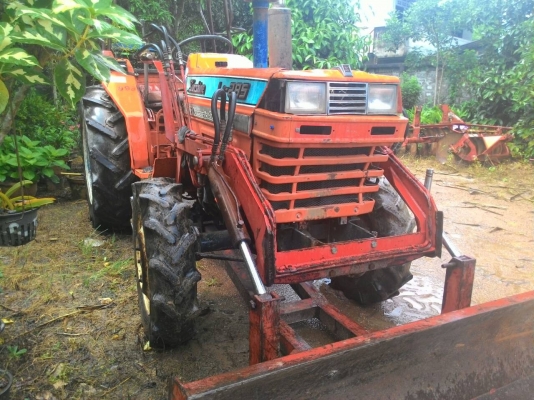 KUBOTA L1-285 2เพลา28แรงพวงมาลัยพาวเวอร์ พร้อมดันหน้า ราคา 110,000 KUBOTA L1-285 2เพลา28แรงพวงมาลัยพาวเวอร์ พร้อมดันหน้า ราคา 110,000