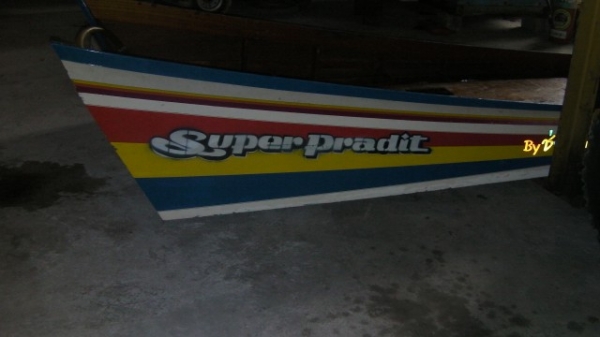 ขายเรือสองตอนพร้อมเครื่องยนต์ ซูซูกิ 3 สูบ ซื้อมามือ1อยากหนุ่มขับเที่ยวงานรับบัวคนข&shy;ับแก่แล้วหมดสภาพ ขาย!! 35,000บาท (มันแรงเกิน)http://www.youtube.com/watch?v=yH4BBY1rk_k