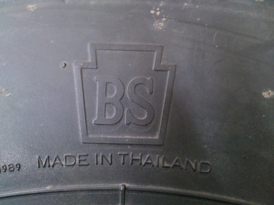 ขายยางถอดป้ายแดง บริสโตน 1000-20 ปลายปี12 (ตุ่มสีอยู่ครบ) จำนวน 14 เส้น เส้นละ6900