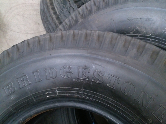 ขายยางถอดป้ายแดง บริสโตน 1000-20 ปลายปี12 (ตุ่มสีอยู่ครบ) จำนวน 14 เส้น เส้นละ6900