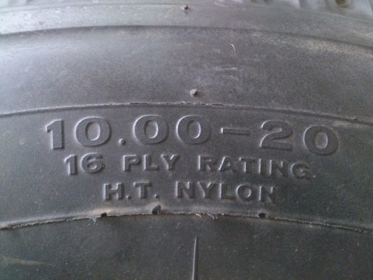 ขายยางถอดป้ายแดง บริสโตน 1000-20 ปลายปี12 (ตุ่มสีอยู่ครบ) จำนวน 14 เส้น เส้นละ6900