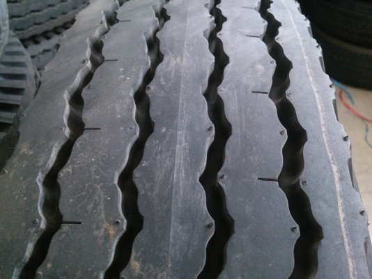 ขายยางถอดป้ายแดง บริสโตน 1000-20 ปลายปี12 (ตุ่มสีอยู่ครบ) จำนวน 14 เส้น เส้นละ6900