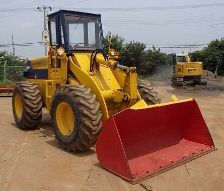 รถตัก Komatsu 515 สวยๆ นำเข้าจาก ญี่ปุ่น +++ สวยมาก พร้อมใช้งาน ขายถูก 090-986-2521