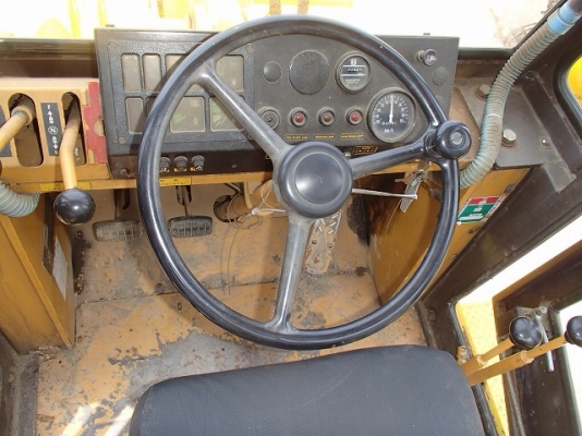 รถตัก Komatsu 515 สวยๆ นำเข้าจาก ญี่ปุ่น +++ สวยมาก พร้อมใช้งาน ขายถูก 090-986-2521