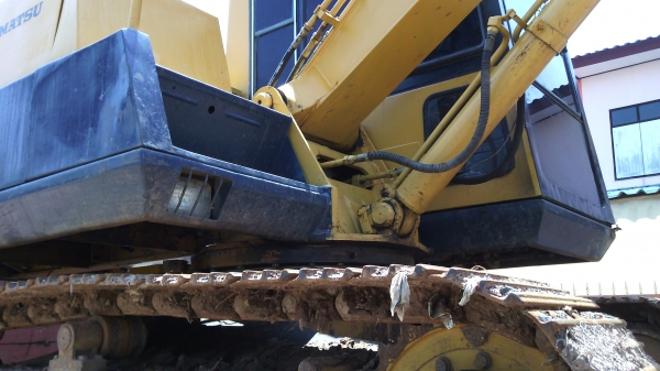 KOMATSU PC 60-5 KOMATSU PC 60-5