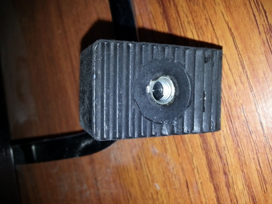 ยางรองขาโต๊ะน้อตแปดมิลตัวละ2บาท