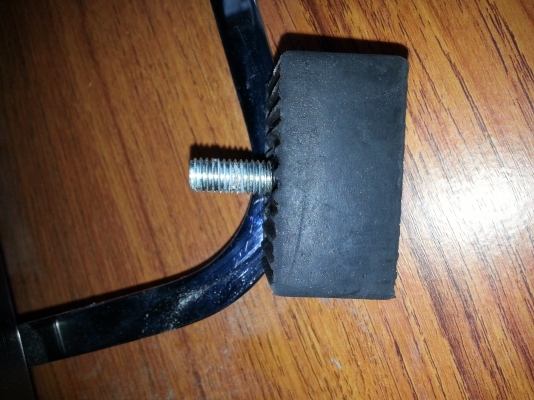 ยางรองขาโต๊ะน้อตแปดมิลตัวละ2บาท