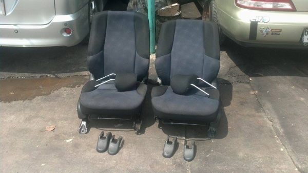 ขายเบาะรถยนต์แนวสปอร์ต พร้อมรางอุปกรณ์ครบ 2900 บาท