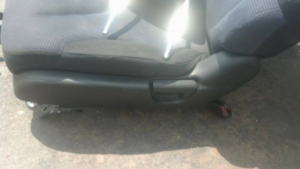 ขายเบาะรถยนต์แนวสปอร์ต พร้อมรางอุปกรณ์ครบ 3500 บาท ขายเบาะรถยนต์แนวสปอร์ต พร้อมรางอุปกรณ์ครบ 3500 บาท