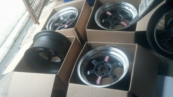 แม็กใหม่แนวปลิ้น TE37 ขอบ 15 กว้าง 8 ออฟ 35 ราคา 9700 บาท แม็กใหม่แนวปลิ้น TE37 ขอบ 15 กว้าง 8 ออฟ 35 ราคา 9700 บาท