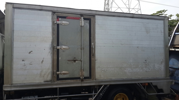 ขายตู้แห้ง พื้นปูสแตนเลส ยาว4.30 เมตร สภาพใหม่มาก