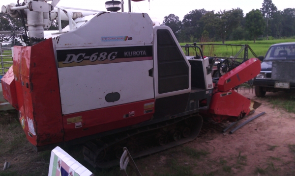 รถเกี่ยวKUBOTA  68แรง  รถอุ้ม