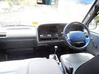 TOYOTA HIACE 3.0 GL ปี 2001 จัดไฟแนนซ์ได้ ดาวน์ 8,000 T.086-527-9533