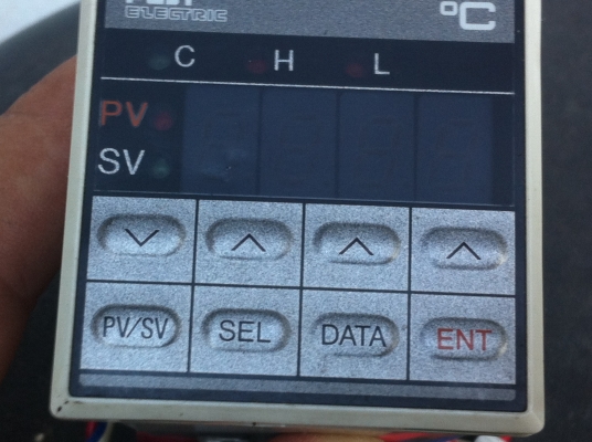 เครื่องวัดและควบคุมอุณหภูมิ FUJI ผลิต ญี่ปุ่น ใช้ไฟได้ตั้งแต่ 85 - 265 V. ควมคุมอุณหภูมิไม่ให้เกินจากที่ตั้งไว้ เครื่องวัดและควบคุมอุณหภูมิ FUJI ผลิต ญี่ปุ่น ใช้ไฟได้ตั้งแต่ 85 - 265 V. ควมคุมอุณหภูมิไม่ให้เกินจากที่ตั้งไว้