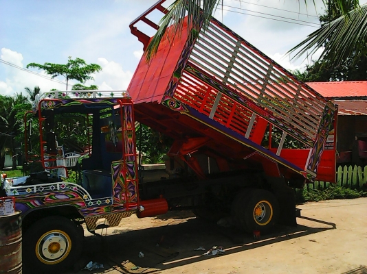 ทำสีรถอีแต๋นคับ