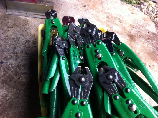 คีมตัดPEAKS จากญี่ปุ่นมีจุดช่วยผ่อนแรงในการตัด สามารถล็อกปาก ด้ามสี่เขียว ตั้งระยะการตัดได้