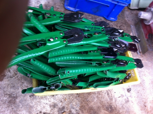 คีมตัดPEAKS จากญี่ปุ่นมีจุดช่วยผ่อนแรงในการตัด สามารถล็อกปาก ด้ามสี่เขียว ตั้งระยะการตัดได้