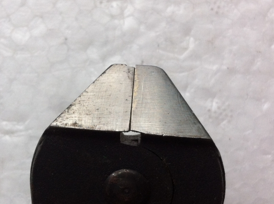 คีมตัดPEAKS จากญี่ปุ่นมีจุดช่วยผ่อนแรงในการตัด สามารถล็อกปาก ด้ามสี่เขียว ตั้งระยะการตัดได้